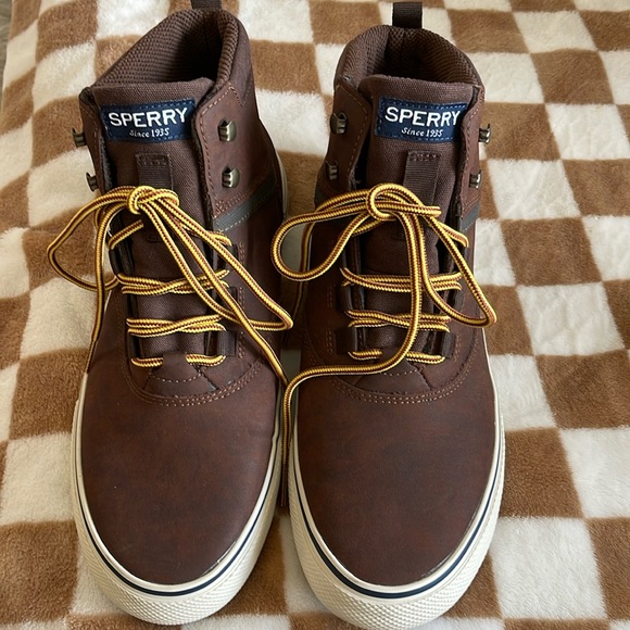 Sperry Other - NWOT sz 9 Sperry High tops waterproof